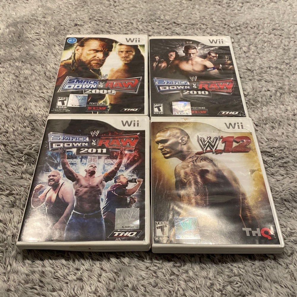 WWE Video Game Bundle (Wii)